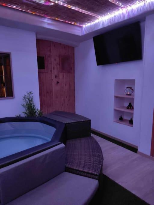 Nuit Romantique Avec Spa Privatif Meilhaud Exterior foto